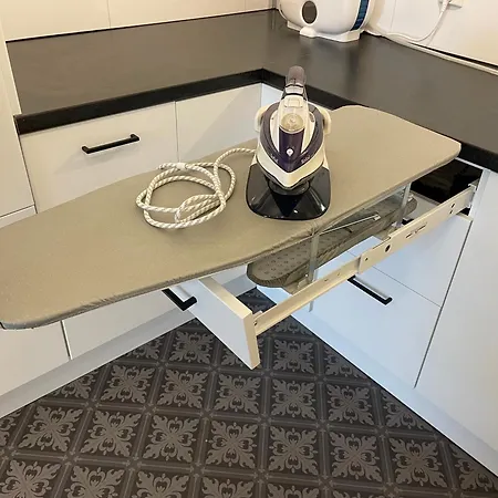 Spacious 2-Bedroom Apartment Near E6, Private Gym