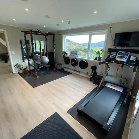 Spacious 2-bedroom Near E6, Private Gym *